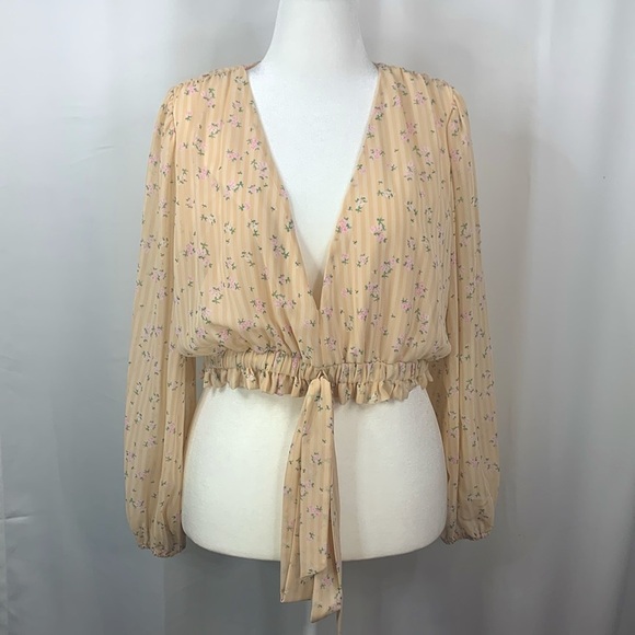 Gianni Bini Woven Bailey Floral Print Tie Front V-Neck, Chiffon Top- NWT - Picture 2 of 13